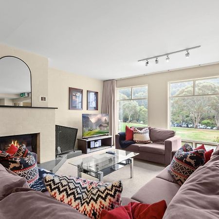 Village Green 2 Bedroom Loft Townhouse With Views Fireplace And Garage Parking スレッドボ エクステリア 写真