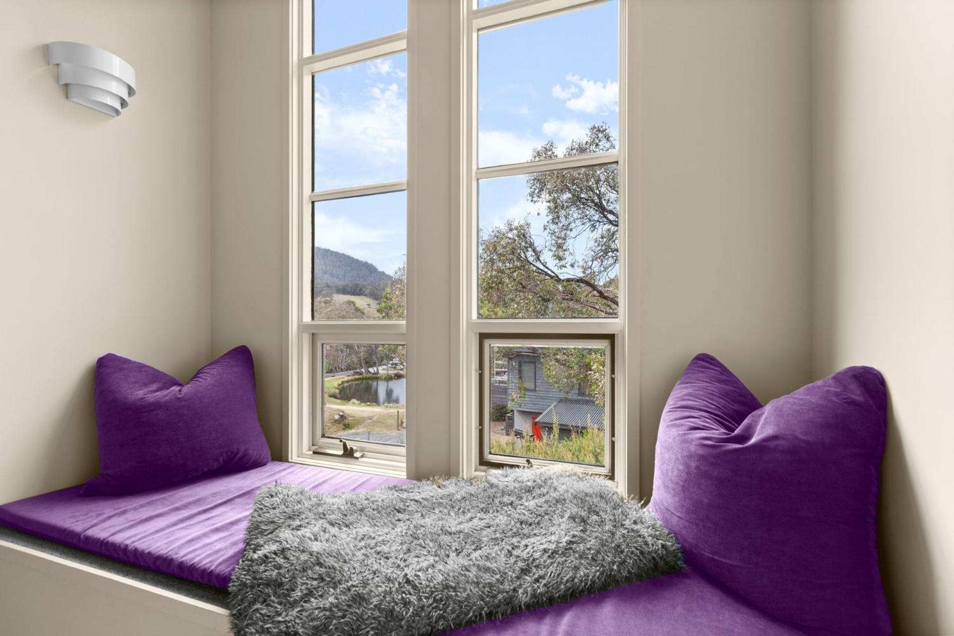 Village Green 2 Bedroom Loft Townhouse With Views Fireplace And Garage Parking スレッドボ エクステリア 写真