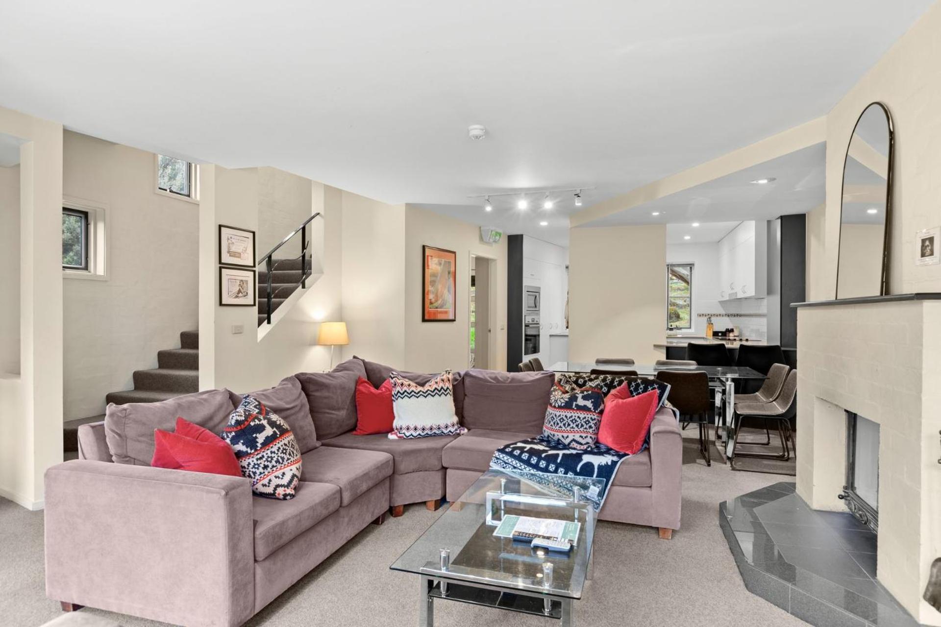 Village Green 2 Bedroom Loft Townhouse With Views Fireplace And Garage Parking スレッドボ エクステリア 写真