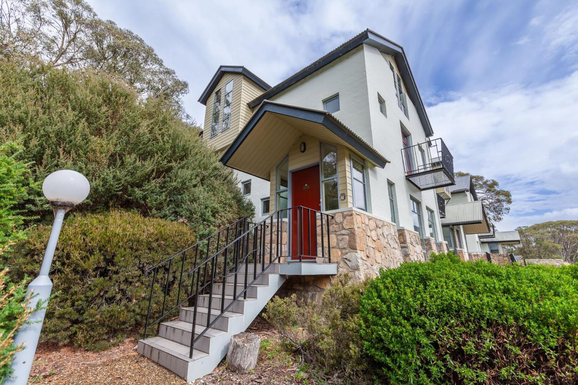 Village Green 2 Bedroom Loft Townhouse With Views Fireplace And Garage Parking スレッドボ エクステリア 写真