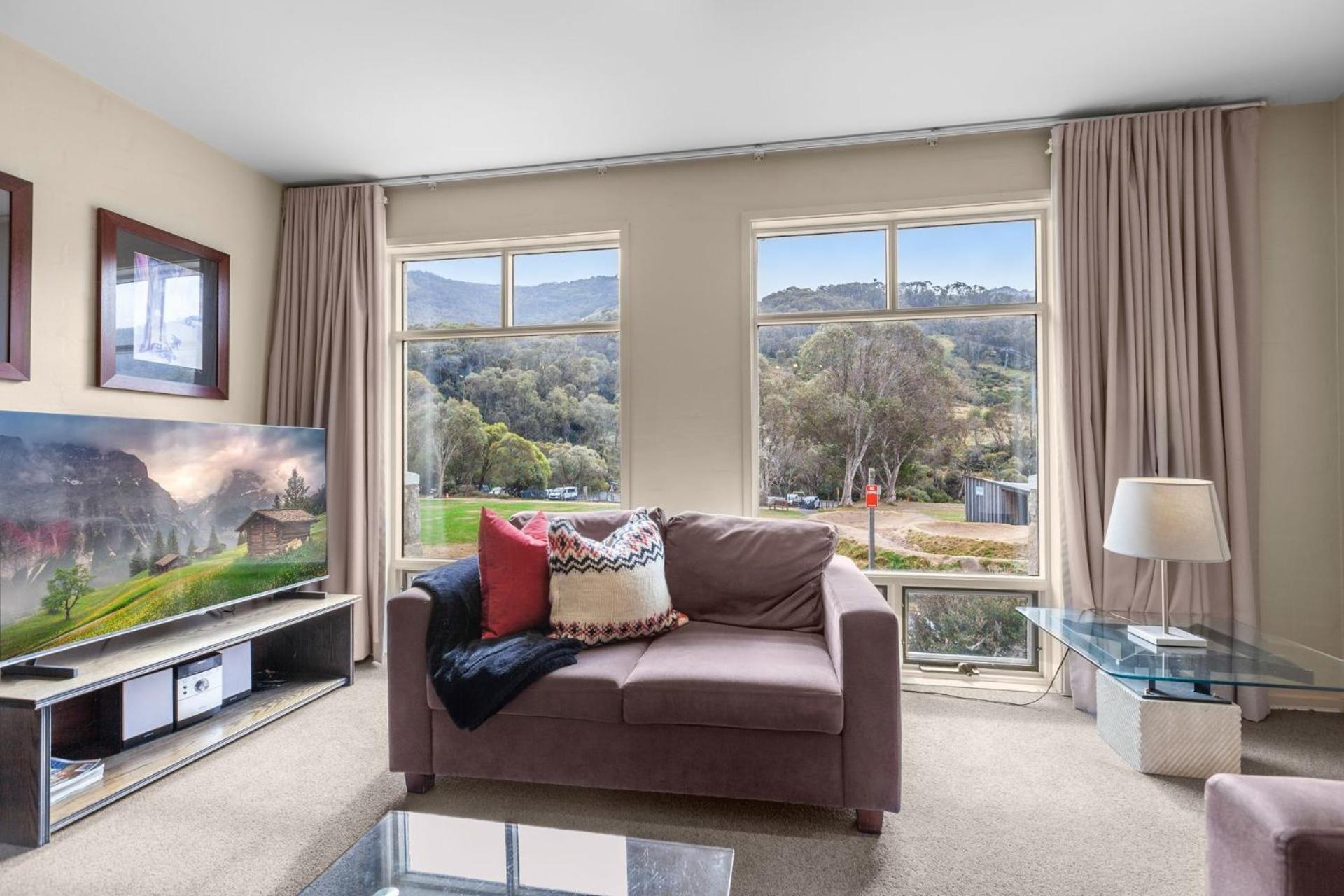 Village Green 2 Bedroom Loft Townhouse With Views Fireplace And Garage Parking スレッドボ エクステリア 写真