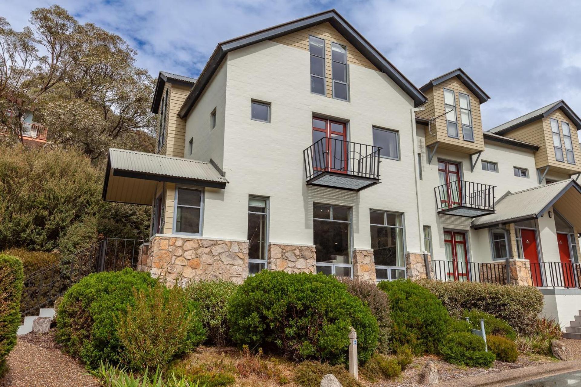 Village Green 2 Bedroom Loft Townhouse With Views Fireplace And Garage Parking スレッドボ エクステリア 写真
